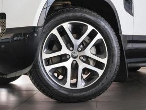 Land Rover Defender 110 D300 X-Dynamic HSE - Image 3