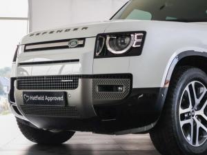 Land Rover Defender 110 D300 X-Dynamic HSE - Image 7