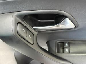 Volkswagen Polo Vivo hatch 1.6 Life - Image 9
