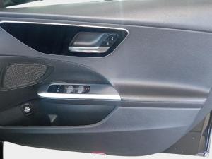 Mercedes-Benz C-Class C200 Avantgarde - Image 21