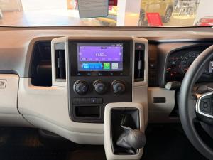 Toyota Quantum 2.8 LWB panel van manual - Image 13