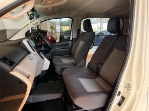 Toyota Quantum 2.8 LWB panel van manual - Image 15