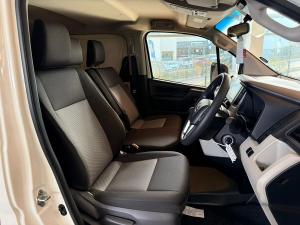 Toyota Quantum 2.8 LWB panel van manual - Image 16