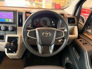 Toyota Quantum 2.8 LWB panel van manual - Image 18