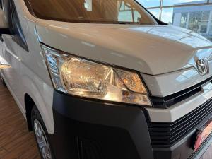 Toyota Quantum 2.8 LWB panel van manual - Image 2
