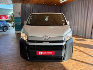 Toyota Quantum 2.8 LWB panel van manual - Image 4