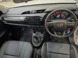 Toyota Hilux 2.4 GD Single Cab F/DECK - Image 6