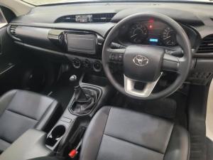 Toyota Hilux 2.4 GD-6 4X4 Single Cab F/DECK - Image 6
