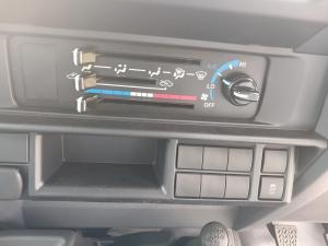 Toyota Land Cruiser 79 2.8 GD-6D/C - Image 10