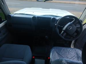 Toyota Land Cruiser 79 2.8 GD-6D/C - Image 6