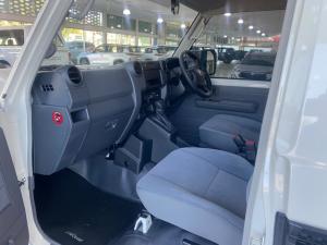 Toyota Land Cruiser 79 2.8 GD-6S/C automatic - Image 7