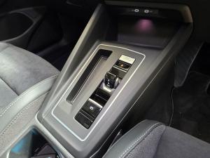 Volkswagen Golf 1.4 TSI Life + Tiptronic - Image 10