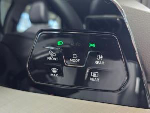 Volkswagen Golf 1.4 TSI Life + Tiptronic - Image 11