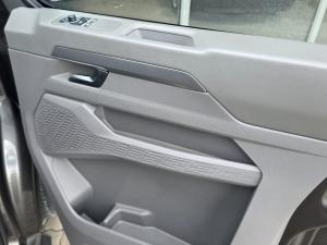 Volkswagen Transporter Kombi 2.0TDi Life automatic - Image 13