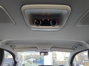 Volkswagen Transporter Kombi 2.0TDi Life automatic - Image 18