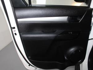 Toyota Hilux 2.4 GD-6 Raider 4X4 automaticD/C - Image 13