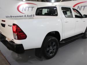 Toyota Hilux 2.4 GD-6 Raider 4X4 automaticD/C - Image 4