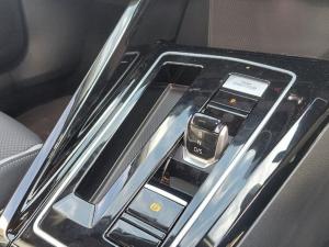 Volkswagen Golf 1.4 TSI R-LINE + Tiptronic - Image 11