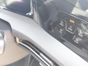 Volkswagen Golf 1.4 TSI R-LINE + Tiptronic - Image 12