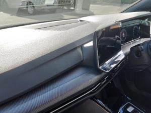 Volkswagen Golf 1.4 TSI R-LINE + Tiptronic - Image 17