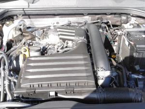 Volkswagen Golf 1.4 TSI R-LINE + Tiptronic - Image 18