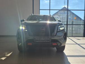 Nissan Navara 2.5DDTI PRO-2X automatic D/C - Image 4
