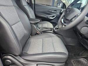 Peugeot Landtrek 1.9D AllureD/C automatic - Image 7