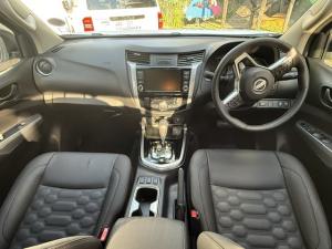 Nissan Navara 2.5DDTI LE/LE Plus automatic D/C - Image 6