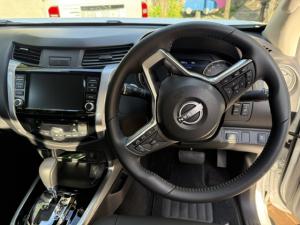 Nissan Navara 2.5DDTI LE/LE Plus automatic D/C - Image 8