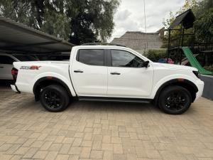 Nissan Navara 2.5DDTI PRO-2X automatic D/C - Image 3