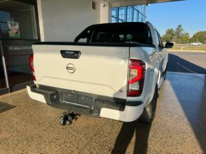 Nissan Navara 2.5D LE 4X2 automatic D/C - Image 2