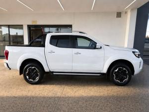 Nissan Navara 2.5D LE 4X2 automatic D/C - Image 3
