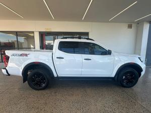 Nissan Navara 2.5DDTI PRO-2X automatic D/C - Image 3