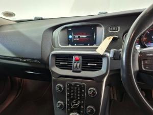 Volvo V40 Cross Country D4 Inscription - Image 12