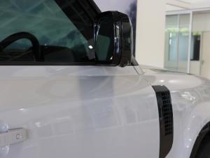 Land Rover Defender 110 P425 X-Dynamic HSE - Image 22