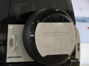 Land Rover Defender 110 P425 X-Dynamic HSE - Image 24