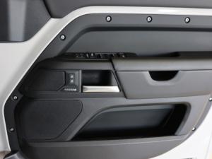 Land Rover Defender 110 P425 X-Dynamic HSE - Image 31