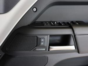 Land Rover Defender 110 P425 X-Dynamic HSE - Image 33