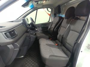 Renault Trafic 2.0dCi panel van - Image 11
