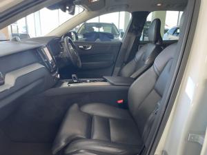 Volvo XC60 B5 AWD Ultimate Dark - Image 22