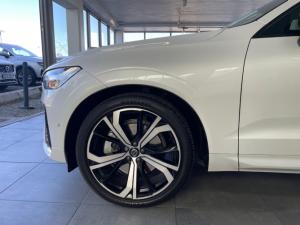 Volvo XC60 B5 AWD Ultimate Dark - Image 8