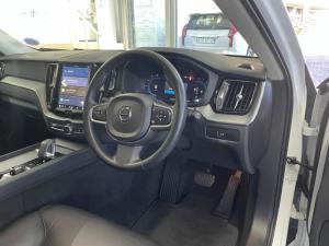 Volvo XC60 B5 AWD Essential - Image 14