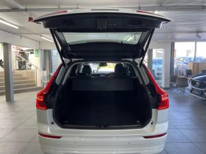 Volvo XC60 B5 AWD Essential - Image 5