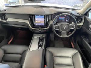 Volvo XC60 B5 AWD Essential - Image 6