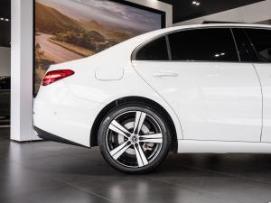 Mercedes-Benz C-Class C220d Avantgarde - Image 11