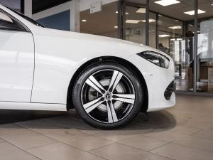 Mercedes-Benz C-Class C220d Avantgarde - Image 12
