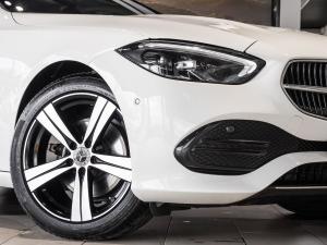 Mercedes-Benz C-Class C220d Avantgarde - Image 3