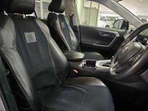 Toyota RAV4 2.0 VX - Image 16