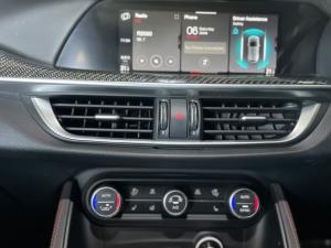 Alfa Romeo Stelvio 2.0T Veloce Q4 - Image 12