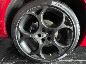 Alfa Romeo Stelvio 2.0T Veloce Q4 - Image 16